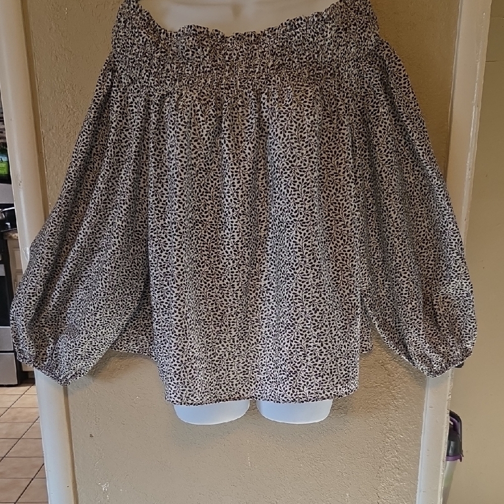 H&M Monochrome Off-Shoulder Blouse - Picture 2 of 7